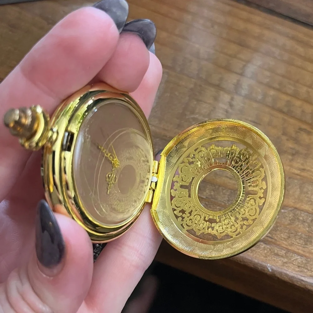 5/$45 Vintage Large 70s 80s Gold Tone Filigree Joy and Iman Pocket Watch C1 - Picture 7 of 11